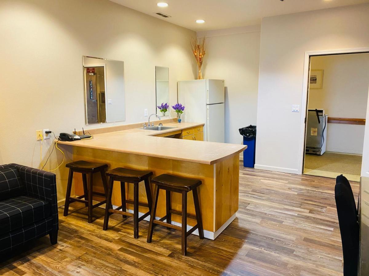 Orca Inn Suites เฟิร์นเดล ภายนอก รูปภาพ